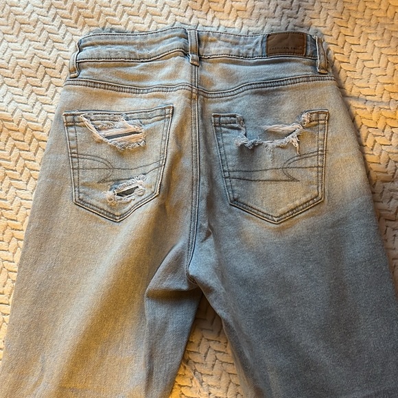 American Eagle Higj Rise Jeans - Picture 2 of 4